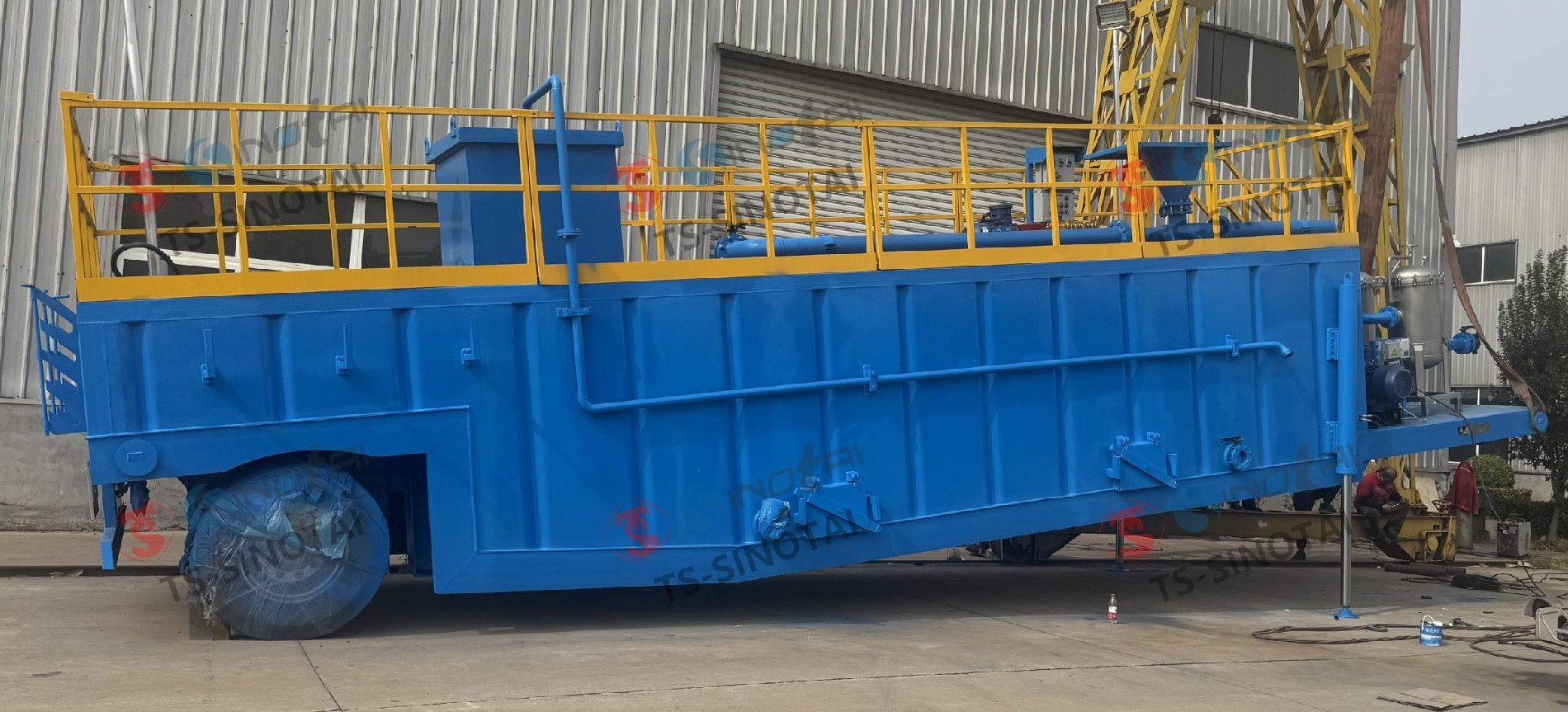 What is no guy-line workover rig