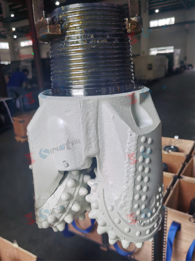 What is no guy-line workover rig